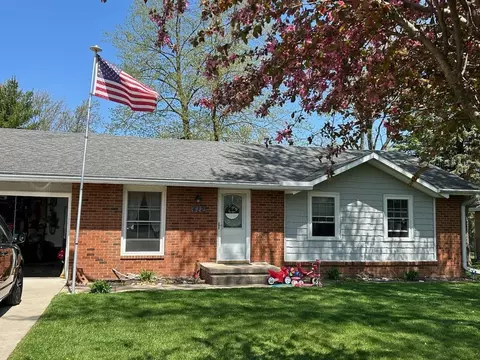 412 W Charles St, Mclean, IL 61754