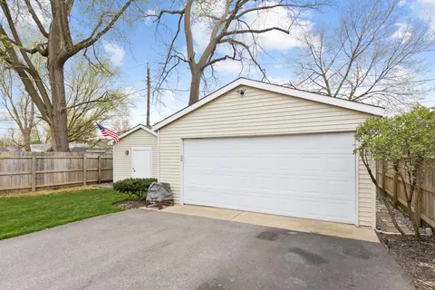 Exterior - 232 N Melrose Ave, Elgin, IL 60123 photo 7 of 8