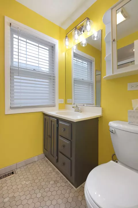 Bath - 232 N Melrose Ave, Elgin, IL 60123 photo 1 of 2