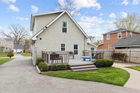 Exterior - 232 N Melrose Ave, Elgin, IL 60123 photo 3 of 8