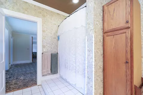 Bath - 2650 Pine Bluff Rd, Morris, IL 60450 photo 1 of 2