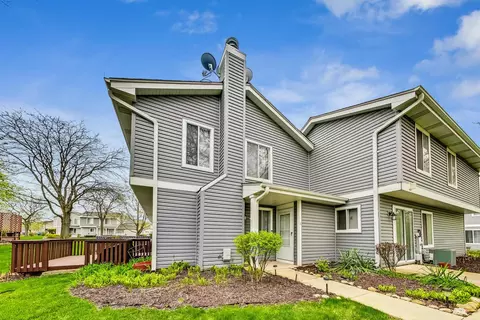2462 Brunswick Cir #A, Woodridge, IL 60517