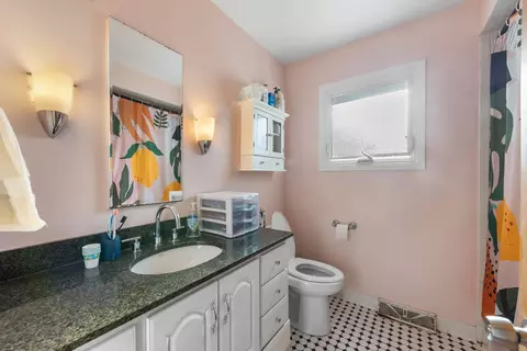 Bath - 1113 Elm St, Wheaton, IL 60189 photo 1 of 1