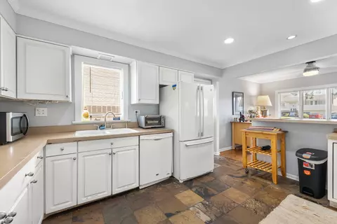 Kitchen - 1113 Elm St, Wheaton, IL 60189 photo 2 of 2