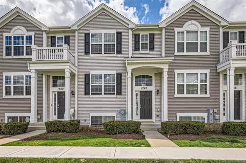 1767 Ruby Dr, Pingree Grove, IL 60140