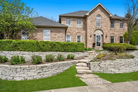 1787 Allen Dr, Geneva, IL 60134