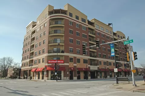 4953 Oakton St #302, Skokie, IL 60077