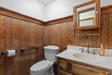 Bath - 2929 E Danne Rd, Crete, IL 60417 photo 4 of 5