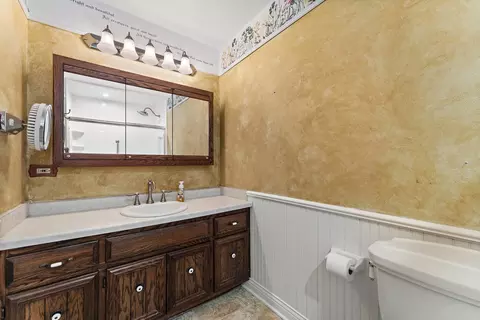 Bath - 2929 E Danne Rd, Crete, IL 60417 photo 2 of 5