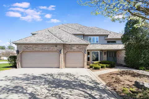 2204 Arrowhead Dr, Naperville, IL 60564