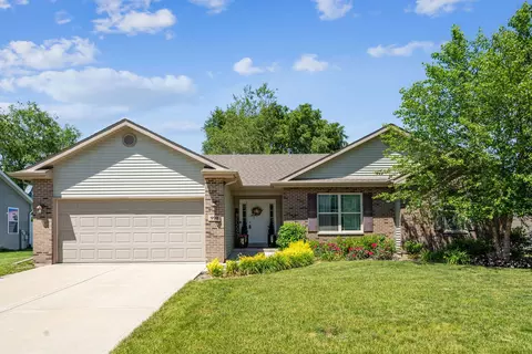 990 S Foxgrove Dr, Coal City, IL 60416