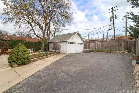 Exterior - 1039 Angle Ave, Northbrook, IL 60062 photo 8 of 8