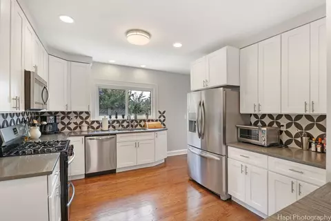 Kitchen - 1039 Angle Ave, Northbrook, IL 60062 photo 3 of 3