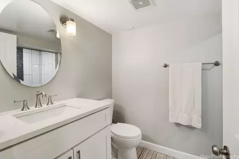 Bath - 1039 Angle Ave, Northbrook, IL 60062 photo 3 of 3