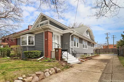 1039 Angle Ave, Northbrook, IL 60062