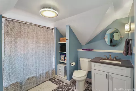 Bath - 1039 Angle Ave, Northbrook, IL 60062 photo 2 of 3