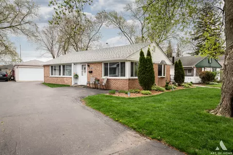 10001 S Harnew Road East Rd, Oak Lawn, IL 60453