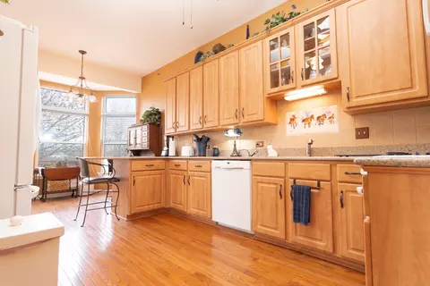 Kitchen - 240 Prairie View Ln, Wheeling, IL 60090 photo 2 of 2