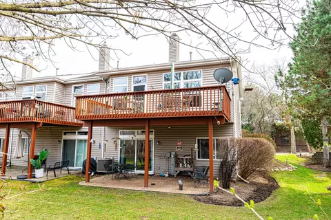 Exterior - 240 Prairie View Ln, Wheeling, IL 60090 photo 3 of 5