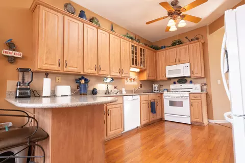 Kitchen - 240 Prairie View Ln, Wheeling, IL 60090 photo 1 of 2