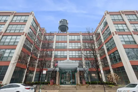 1800 W Roscoe St #314, Chicago, IL 60657