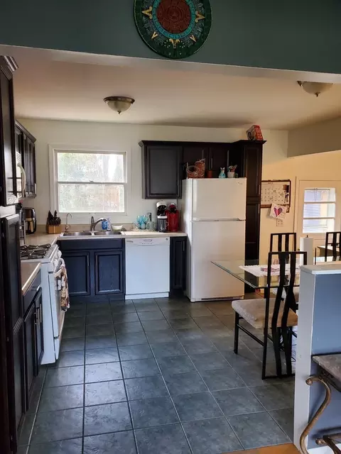 Kitchen - 309 N Kent Rd, Mchenry, IL 60051 photo 4 of 4