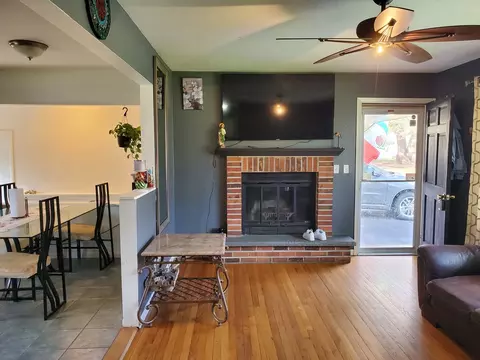 Living - 309 N Kent Rd, Mchenry, IL 60051 photo 2 of 3