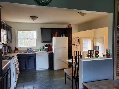 Kitchen - 309 N Kent Rd, Mchenry, IL 60051 photo 3 of 4