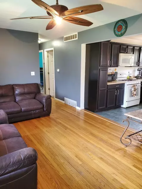 Living - 309 N Kent Rd, Mchenry, IL 60051 photo 3 of 3