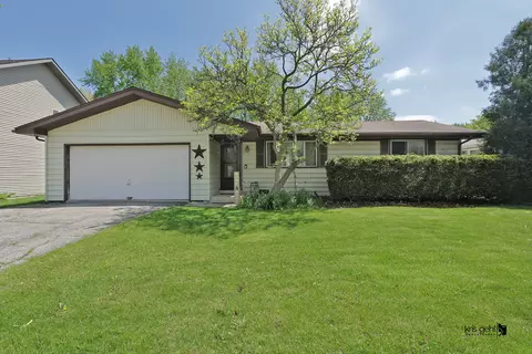 171 Magnolia Ln, Lindenhurst, IL 60046
