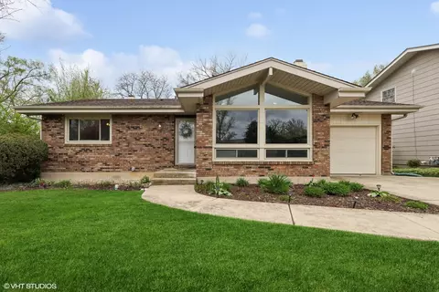 2307 Springhill Ln, Lindenhurst, IL 60046