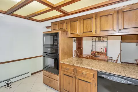 Kitchen - 25304 W Willow Dr, Plainfield, IL 60544 photo 2 of 7