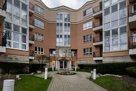 3100 Lexington Ln #108, Glenview, IL 60025
