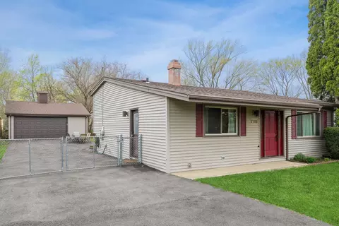 1105 Ash St, Lake In The Hills, IL 60156