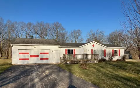 7300 S Rock Nation Rd, Dixon, IL 61021
