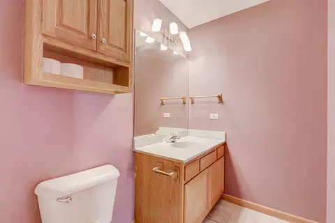 Bath - 1908 Daybreak Ln, Zion, IL 60099 photo 4 of 5