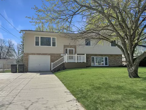 1835 W Laurel St, Freeport, IL 61032