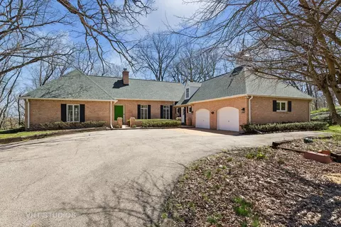8327 Mason Hill Rd, Woodstock, IL 60098