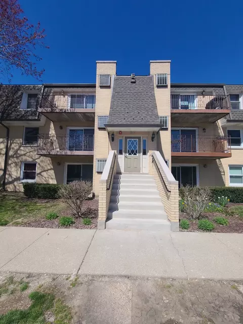 814 N River Rd #2A, Mount Prospect, IL 60056