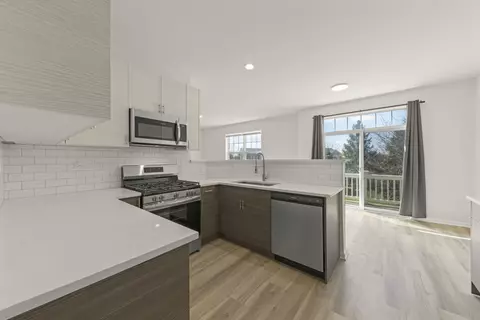 Kitchen - 3054 Mosedale St, Elgin, IL 60124 photo 4 of 5