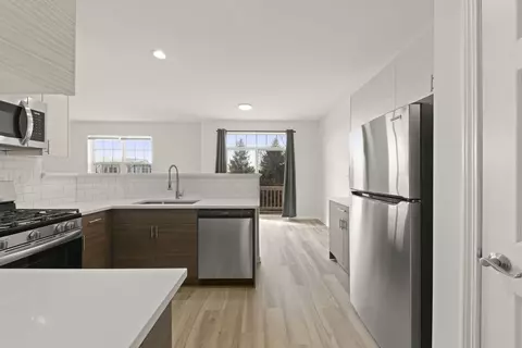 Kitchen - 3054 Mosedale St, Elgin, IL 60124 photo 5 of 5