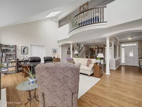 Living - 21 S Old Mill Ln, Burr Ridge, IL 60527 photo 3 of 6