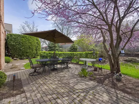 Exterior - 21 S Old Mill Ln, Burr Ridge, IL 60527 photo 3 of 5