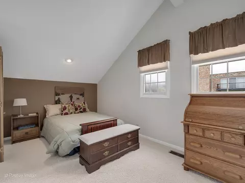 Bedroom - 21 S Old Mill Ln, Burr Ridge, IL 60527 photo 3 of 3