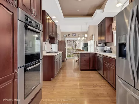 Kitchen - 21 S Old Mill Ln, Burr Ridge, IL 60527 photo 1 of 4