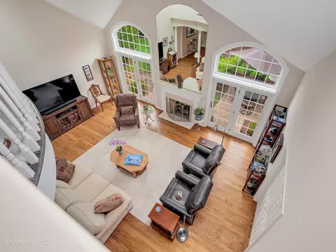 Living - 21 S Old Mill Ln, Burr Ridge, IL 60527 photo 5 of 6