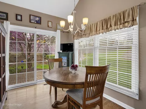 Dining - 21 S Old Mill Ln, Burr Ridge, IL 60527 photo 5 of 5