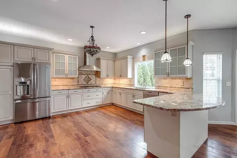 Kitchen - 33789 N Summerfields Dr, Gurnee, IL 60031 photo 3 of 7
