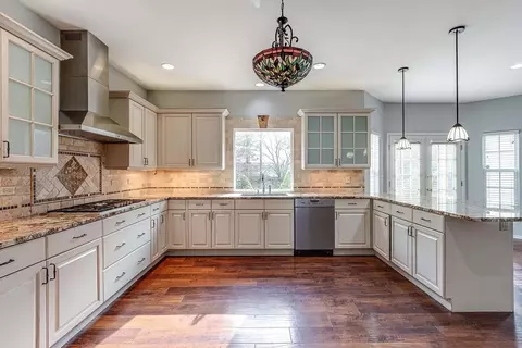 Kitchen - 33789 N Summerfields Dr, Gurnee, IL 60031 photo 6 of 7
