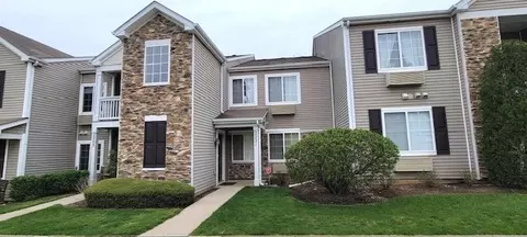 2221 Silverstone Dr #2221, Carpentersville, IL 60110